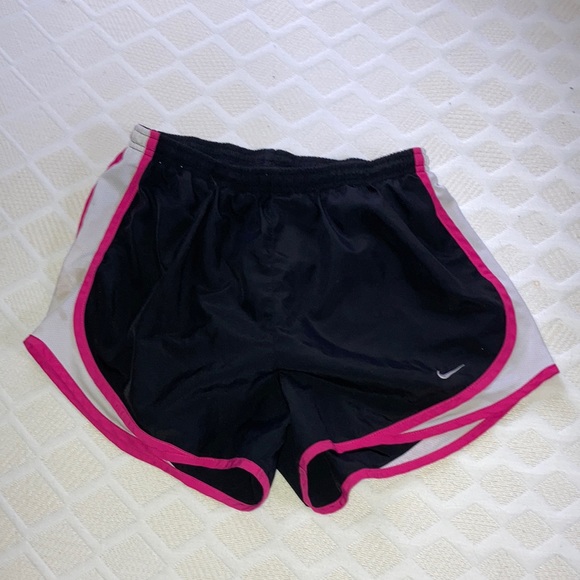 Size medium women’s Nike shorts - Picture 1 of 3